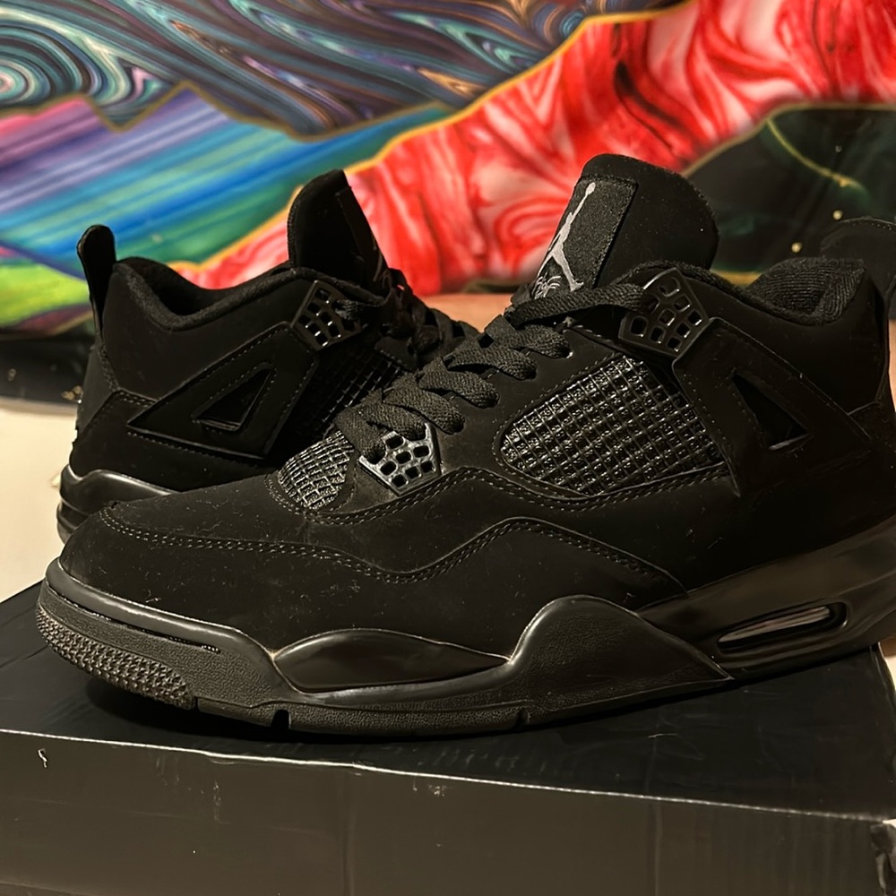 Black cat Jordan 4